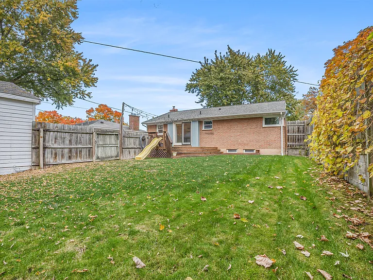 1437 Lewison Ave NE — Photo 17