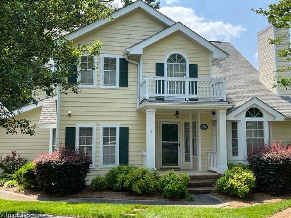 Beautiful and charming townhouse neighborhood conveniently located near national military park