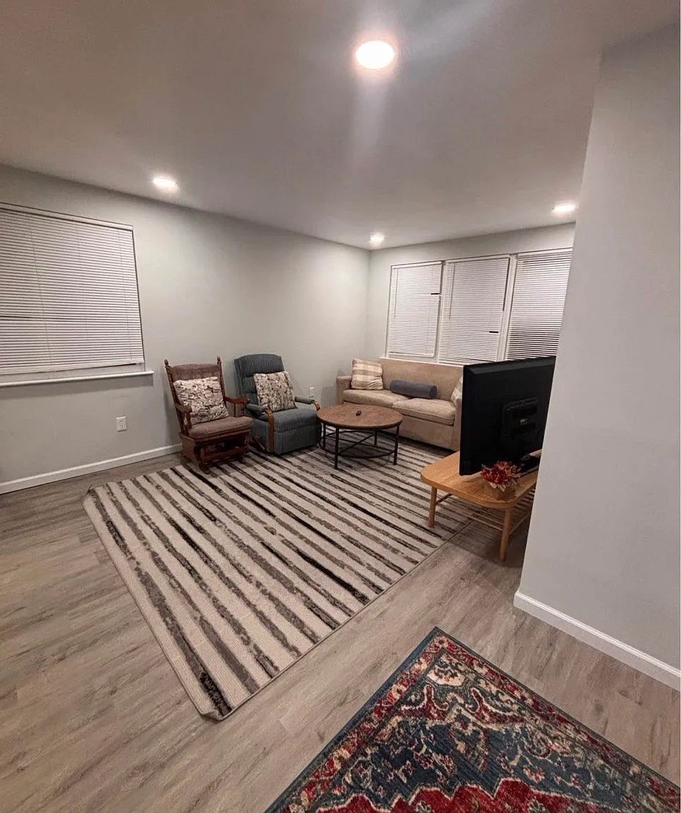 2 bed, 900 sqft, $1,700 — Photo 1