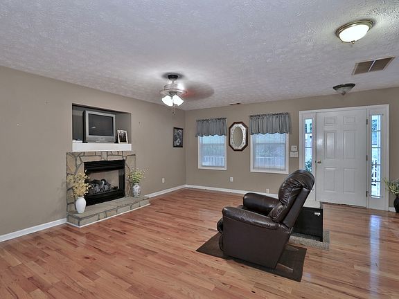 4th image of 172 Oak Harbor Trl