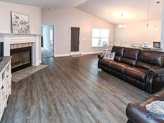4th image of 2413 Belltown Dr SW