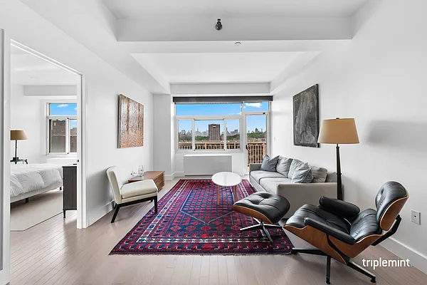 Sold by Triplemint | media 1