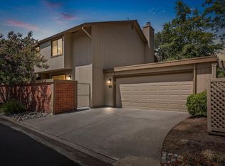 8875 Bluff Ln, Fair Oaks, CA 95628