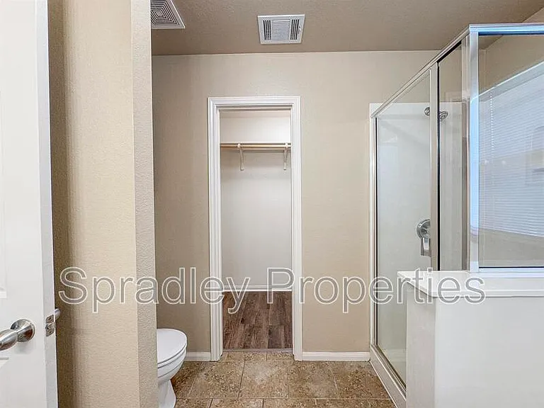 212 Avrshire Ln — Photo 14