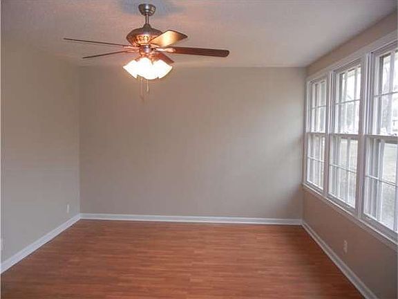 3rd image of 2302 Pendleton Dr