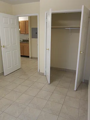 Rented by Realty 2000 Corp | media 4