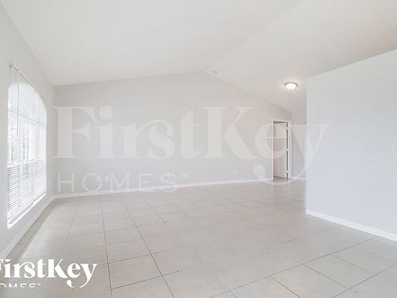 3rd image of 627 NW 2nd St