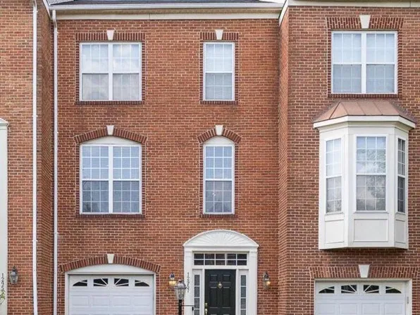 12957 Wood Crescent Cir, Herndon, VA 20171
