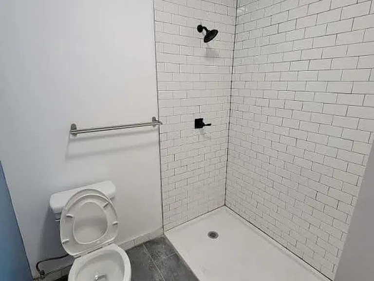 317 Douglas St #7 — Photo 6