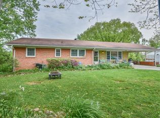 131 Hillmont Dr, Johnson City, TN 37601