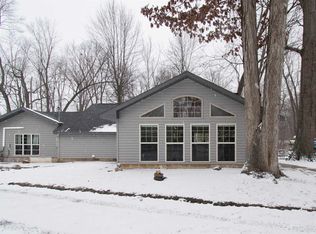 2008 E Riverside Dr, Warsaw, IN 46582