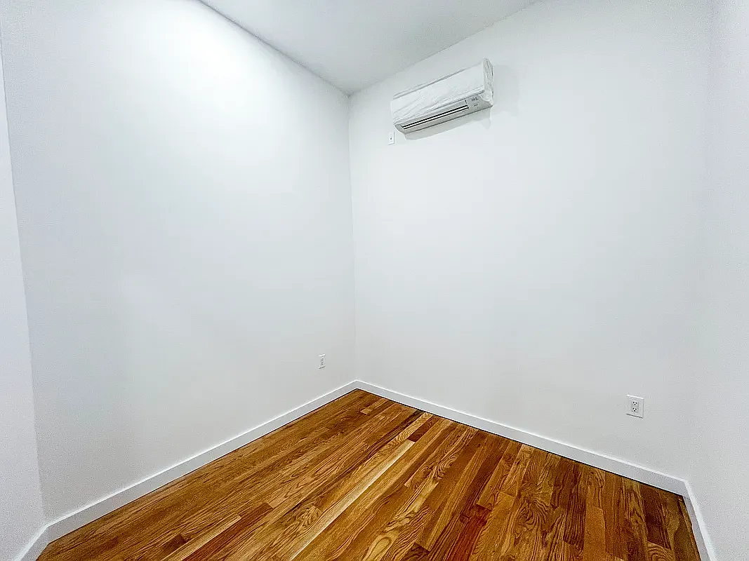 Building Photo - 673 Knickerbocker Ave #3