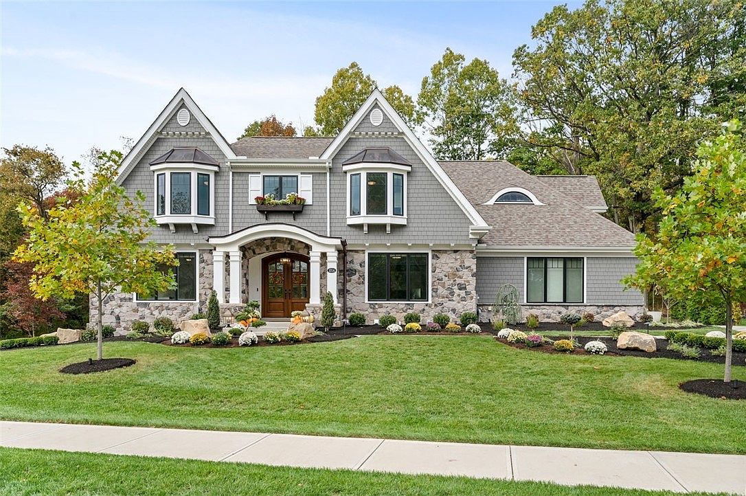 1014 Goldeneye Dr, Baden, PA 15005 | Zillow