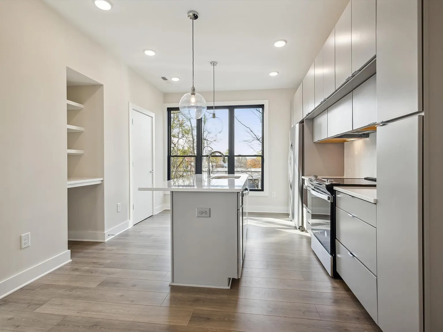 3 bed, 3.5 bath, 1842 sqft, $3,500 — Photo 3