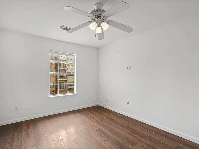 2106 Nettleton St — Photo 9