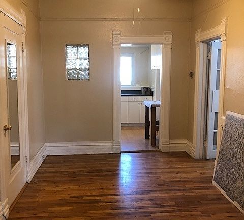 3rd image of 33 S Pennsylvania St APT 1