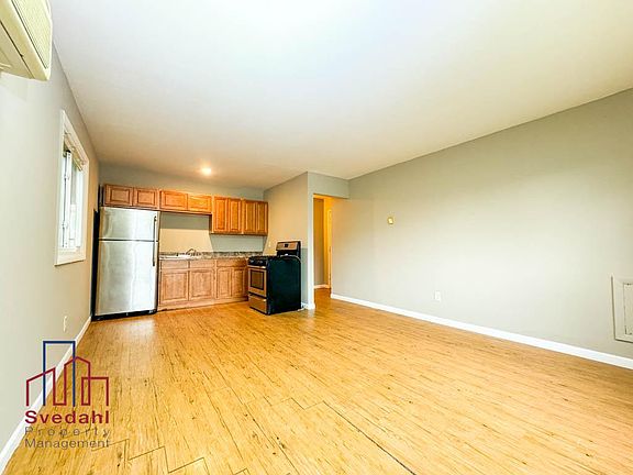4th image of 3021 Longfellow Ave APT 8