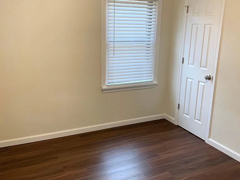 2630 N Olive St — Photo 10