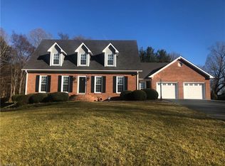 3517 Donegal Dr, Clemmons, NC 27012