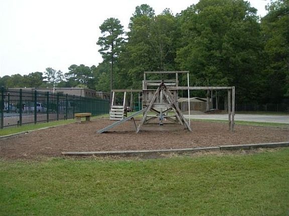 5th image of 1643 Malibu Pl