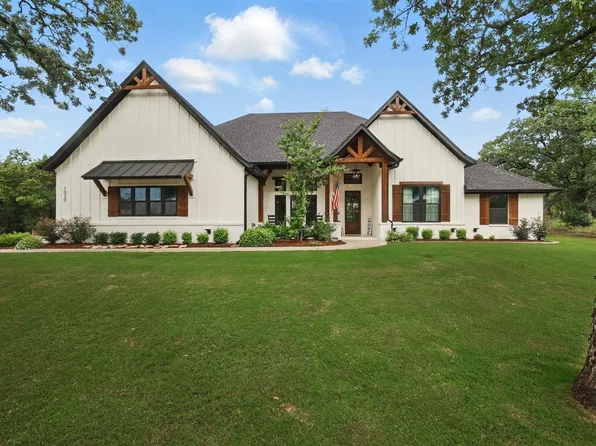 1020 Sky Rd, Weatherford, TX 76087