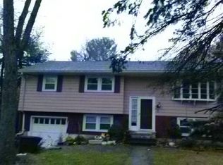 75 Hartwell Rd, Bedford, MA 01730