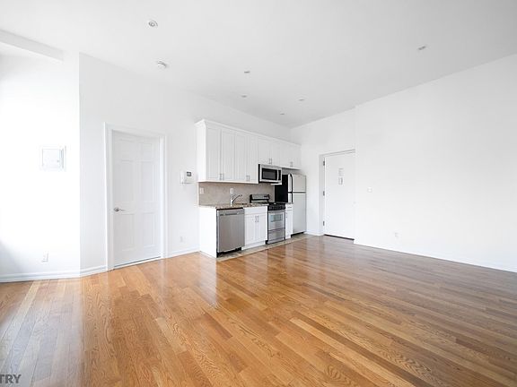 4th image of 66 W 77th St APT 44