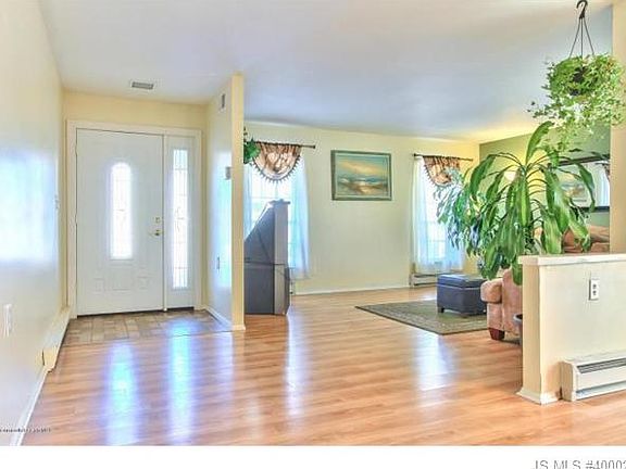 4th image of 37 Sandhurst St