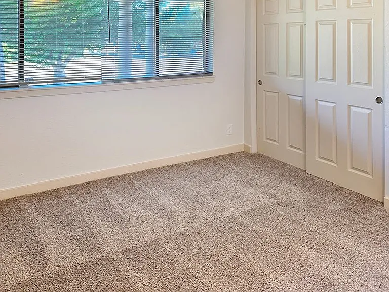 4002 Yakima Ave — Photo 5