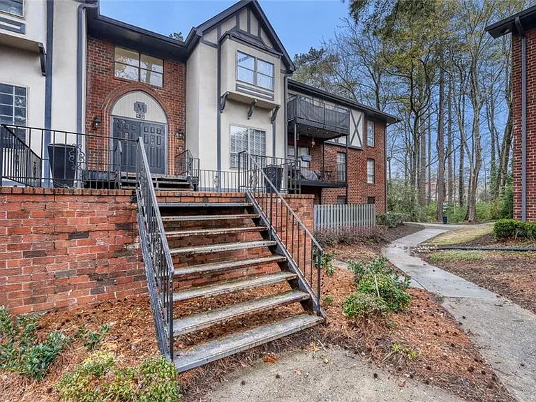 6851 Roswell Rd #M13 — Photo 30