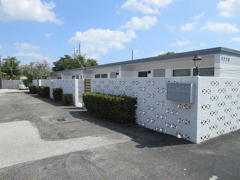 1st image of 1228 18th Ave N APT 1