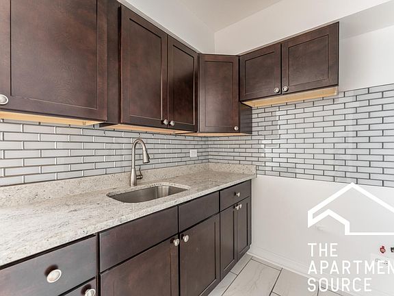 2nd image of 6830 N Sheridan Rd APT 371