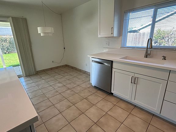 4th image of 2521 Pescadero Pl