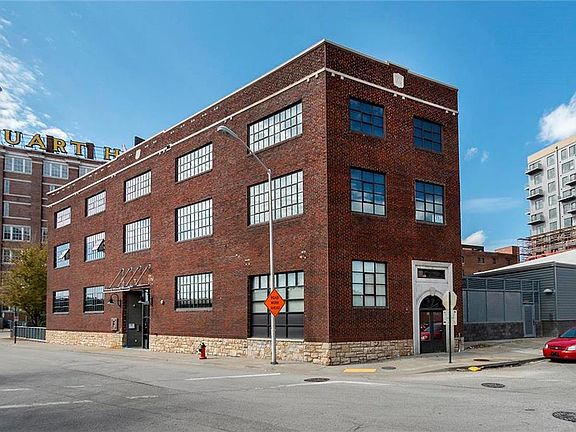 2nd image of 2120 Wyandotte St APT 11