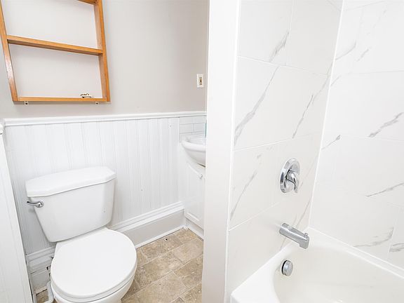 5th image of 124 Colby St #120