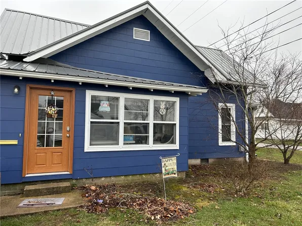 11 W Florida Ave, Casey, IL 62420