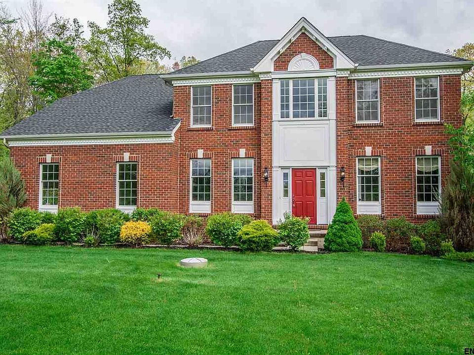 1st image of 52 Stone Crest Dr