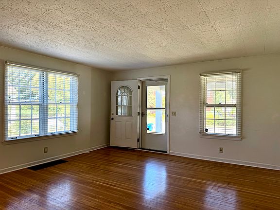 4th image of 6604 N Park Ave