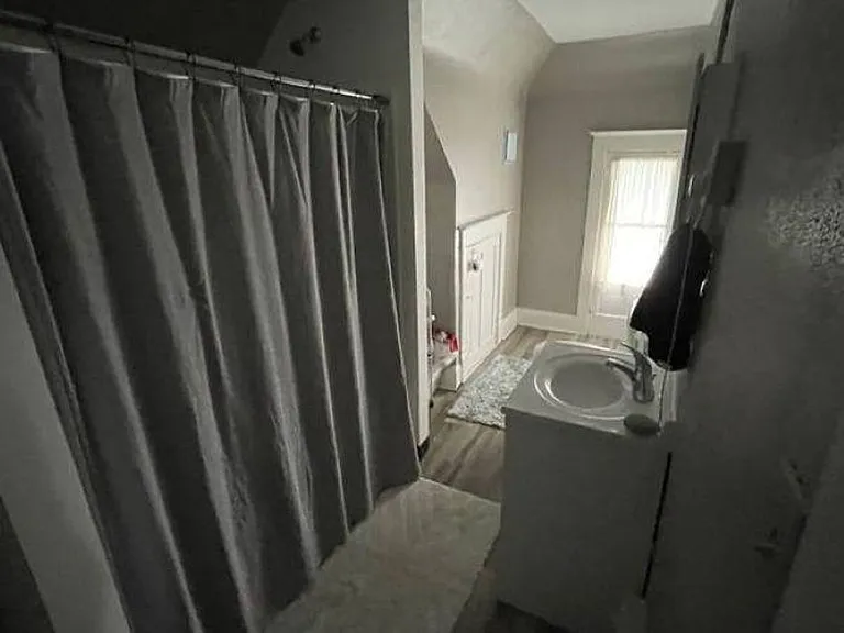 625 E Burlington St — Photo 27