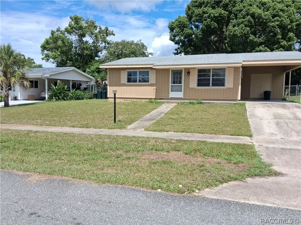 2109 W Howard Pl, Citrus Springs, FL 34434