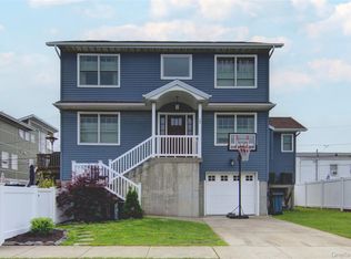 23 Farrell St, Long Beach, NY 11561