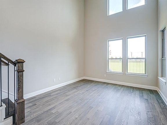 5th image of 4537 Titus Cir