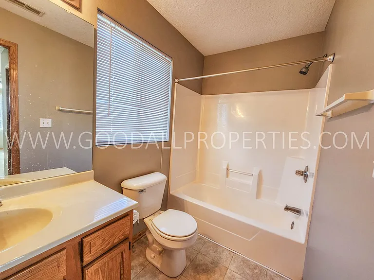 575 SE Melrose Dr — Photo 17