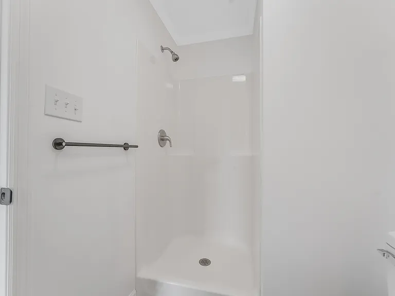 138 Putnam St — Photo 13