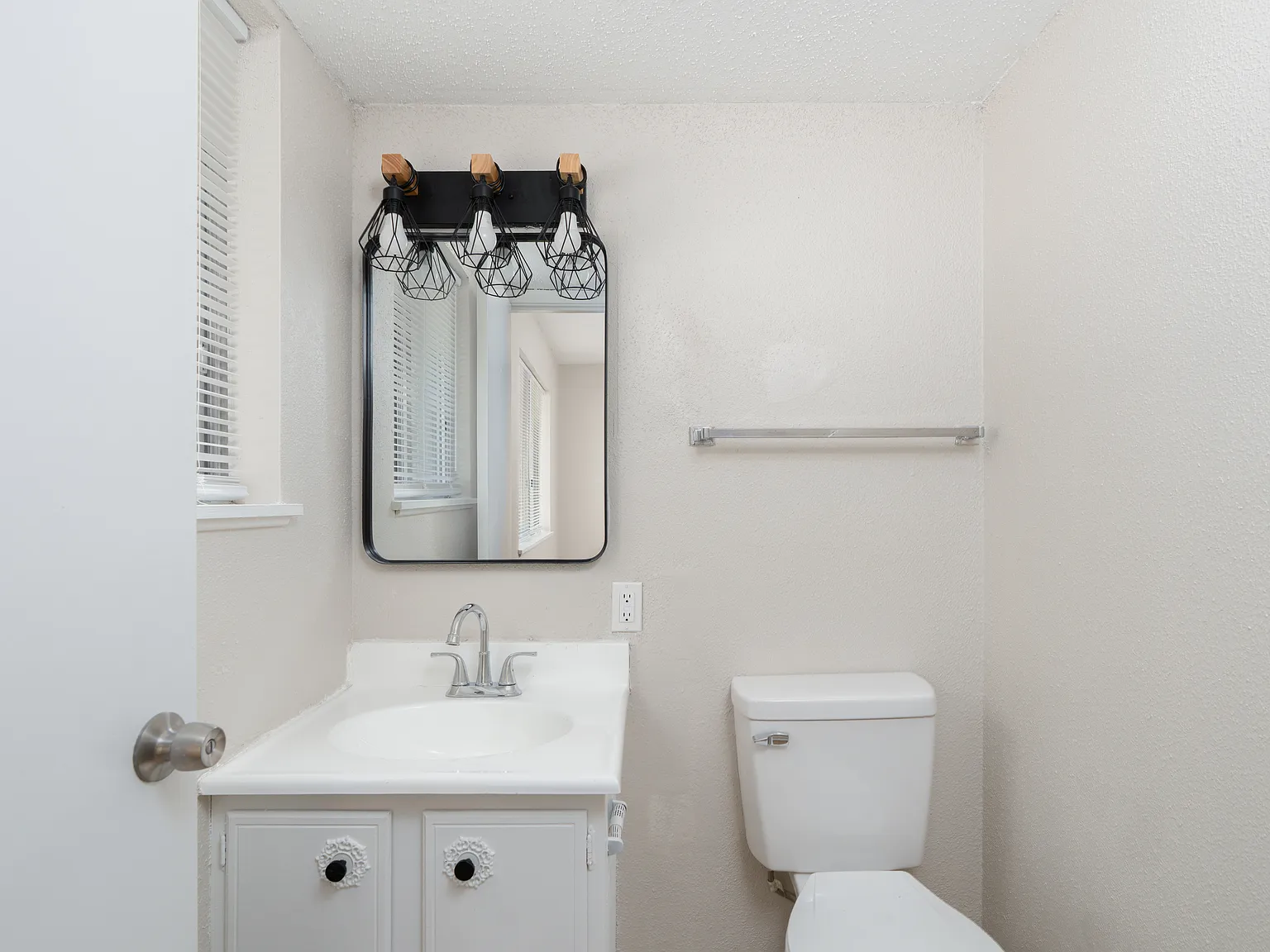 2 bed, 1.5 bath, 1000 sqft, $895 — Photo 3