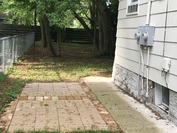 4th image of 921A Bluff Ave