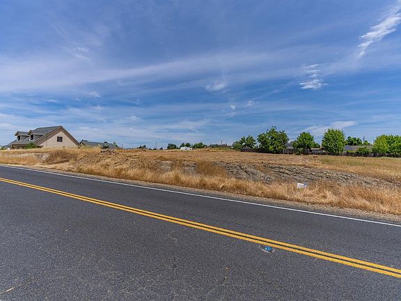4th image of 2897 Village Dr