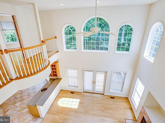 3rd image of 6240 Banks Ln