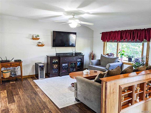 3rd image of 18 Mulberry Dr