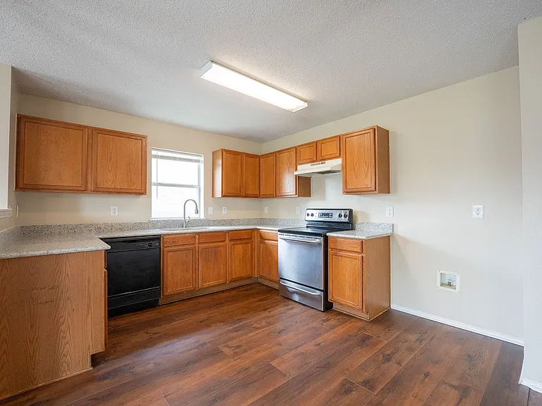 1420 Bumble Bee Dr — Photo 7